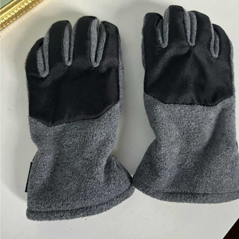 Swiss Tech Black and Gray Winter Gloves with Durable Grip